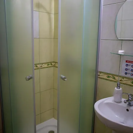 Iza Πανσιόν